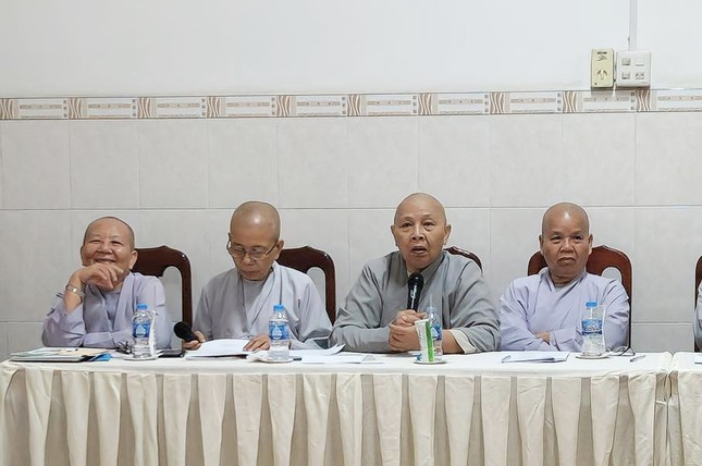 Ni trưởng Thích nữ Như Minh chủ tọa phiên họp