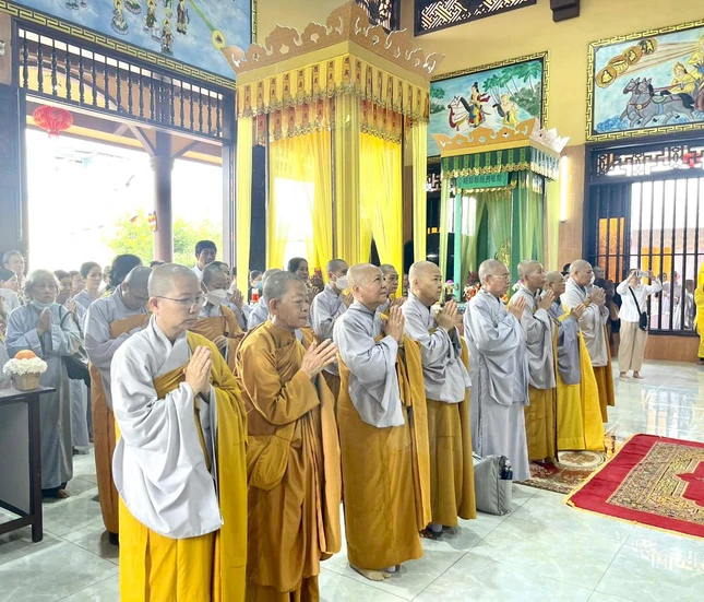 Chư Ni tham dự lễ khánh tạ