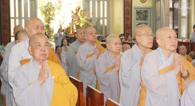 Đức Thánh Tổ Ni Đại Ái Đạo - Kiều Đàm Di (Mahā Pajāpatī Gotamī) là vị Ni đầu tiên được Đức Phật cho thọ giới, dự vào hàng xuất gia