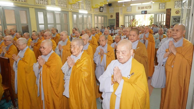 Chư Ni Phân ban Ni giới T.Ư thành kính tưởng niệm