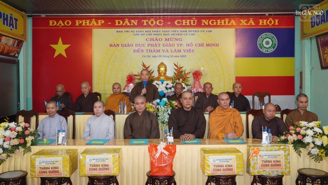 Thượng tọa Thích Quang Thạnh phát biểu tại buổi thăm và làm việc với Ban Trị sự GHPGVN H.Củ Chi và Lớp Sơ cấp Phật học huyện