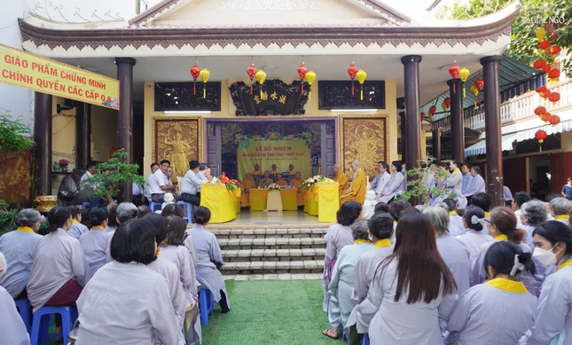 Quang cảnh lễ công bố, trao quyết định chuẩn y nhân sự Ban Quản trị tịnh thất Pháp Thủy