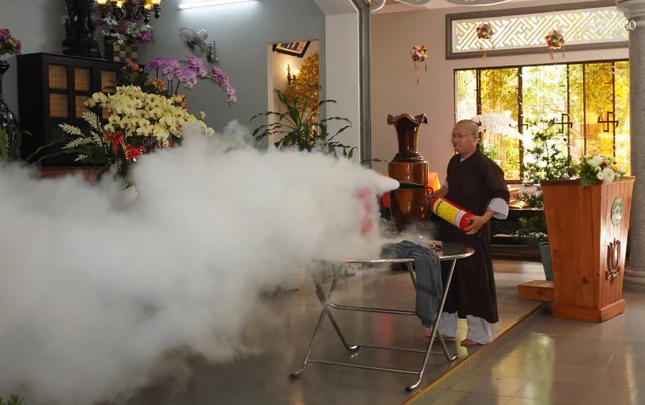 Tập huấn cách sử dụng bình chữa cháy