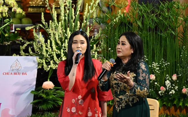 Nghệ sĩ biểu diễn các ca khúc về mẹ