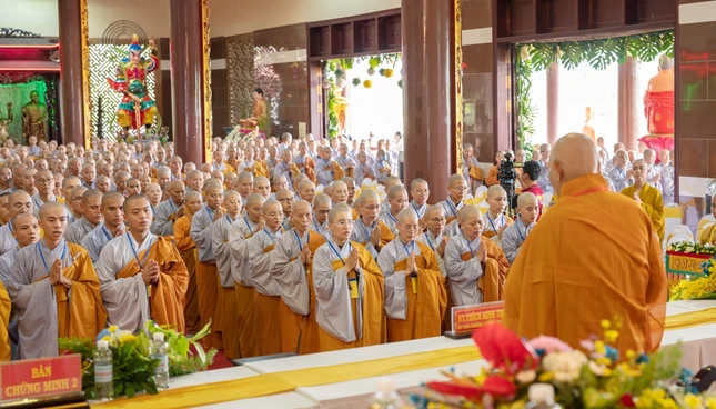 Sau lễ khai mạc Hòa thượng Thích Minh Thông đã khai đạo giới tử Sau lễ khai mạc Hòa thượng Thích Minh Thông đã khai đạo giới tử