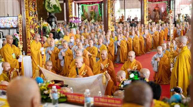 Ban Tổ chức Đại giới đàn đã nhất tâm cung thỉnh chư tôn đức Ban Chứng minh giới đàn, cung thỉnh Hội đồng Thập sư Tăng Ban Tổ chức Đại giới đàn đã nhất tâm cung thỉnh chư tôn đức Ban Chứng minh giới đàn, cung thỉnh Hội đồng Thập sư Tăng