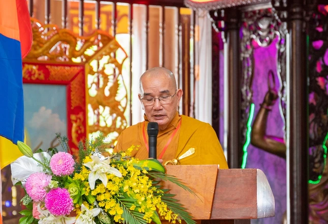 Thượng tọa Thích Lệ Lạc, Trưởng ban Tổ chức phát biểu khai mạc Thượng tọa Thích Lệ Lạc, Trưởng ban Tổ chức phát biểu khai mạc