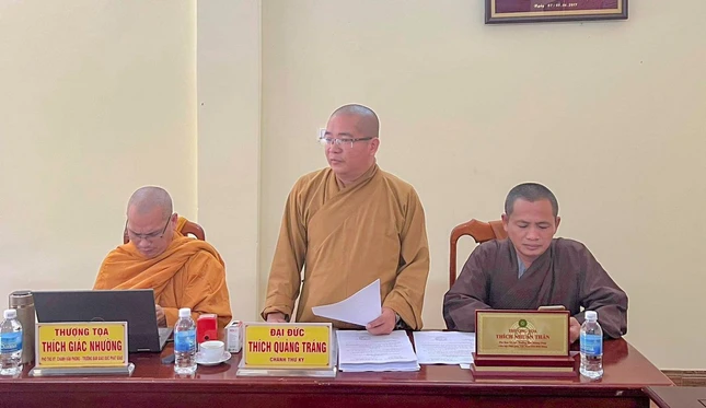 Đại đức Thích Quảng Tráng dự thảo kế hoạch Phật đản Đại đức Thích Quảng Tráng dự thảo kế hoạch Phật đản