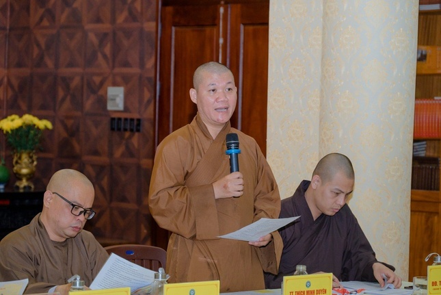 Thượng tọa Thích Minh Duyên, Phó ban Trị sự GHPGVN Q.3 góp ý về tổ chức Phật đản trên địa bàn quận
