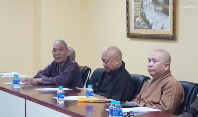 Thượng tọa Thích Giác Trí, Phó ban Hoằng pháp GHPGVN TP.HCM góp ý về thiết kế và trang trí xe hoa kính mừng Đại lễ Phật đản của Ban Thượng tọa Thích Giác Trí, Phó ban Hoằng pháp GHPGVN TP.HCM góp ý về thiết kế và trang trí xe hoa kính mừng Đại lễ Phật đản của Ban