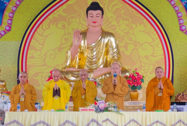 Chư tôn đức Ban chứng minh