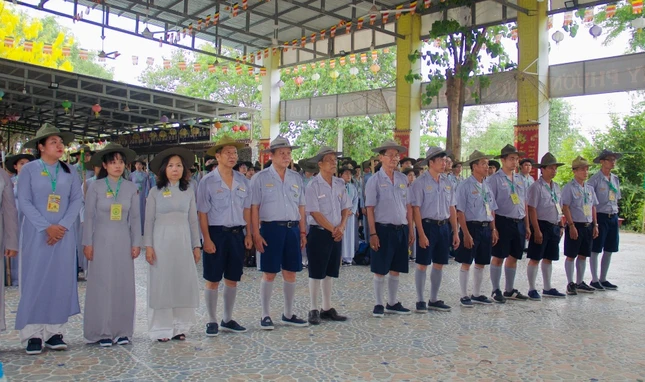 Ra mắt Ban Quản trại do huynh trưởng Minh Thao làm Liên trại trưởng