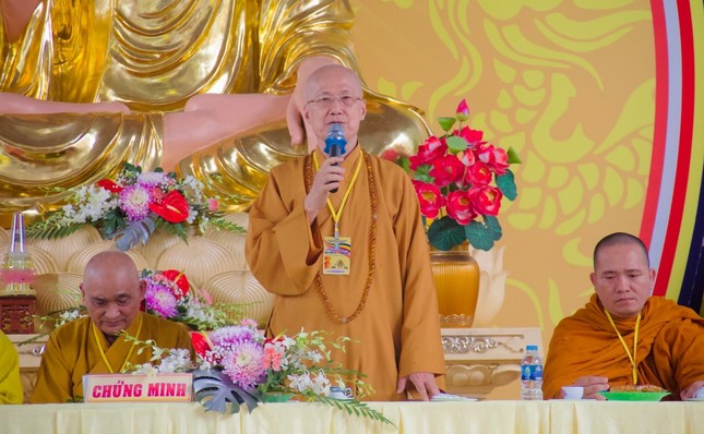 Hòa thượng Thích Chơn Không ban đạo từ chứng minh