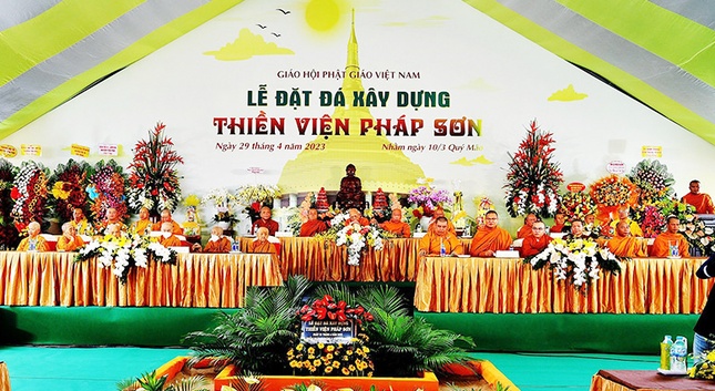 Chư tôn đức chứng minh