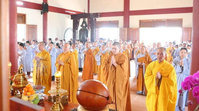 Trang nghiêm khóa lễ an vị Phật