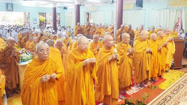 Chư tôn đức giáo phẩm hệ phái niêm hương tưởng niệm