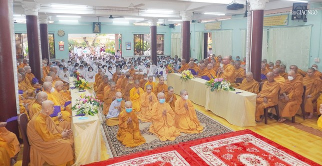 Hòa thượng Thích Giác Pháp ban đạo từ chứng minh