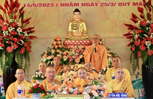 Hòa thượng Thích Châu Quang đạo từ chứng minh