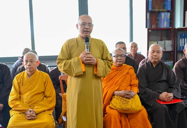 Chư tôn đức đóng góp ý kiến cho các hoạt động Phật sự của Phân ban