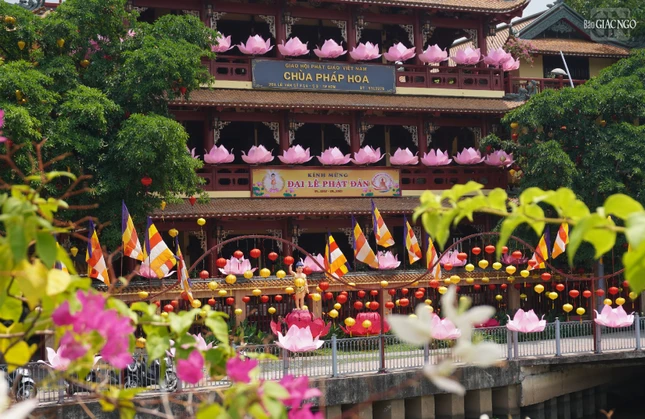 Phật đản về bên dòng kênh Nhiêu Lộc