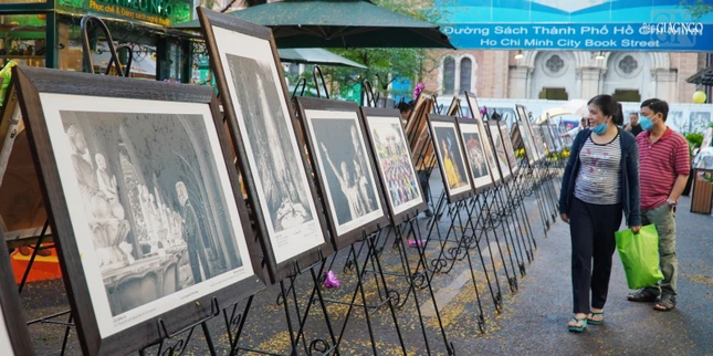 Thích thú xem ảnh