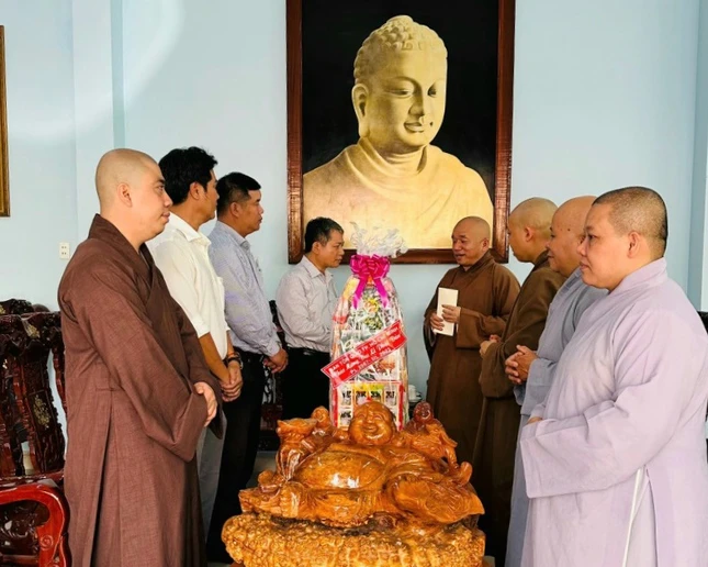 Thượng tọa Thích Nhật Thiện cảm ơn đến đoàn Ban Tôn giáo TP.HCM