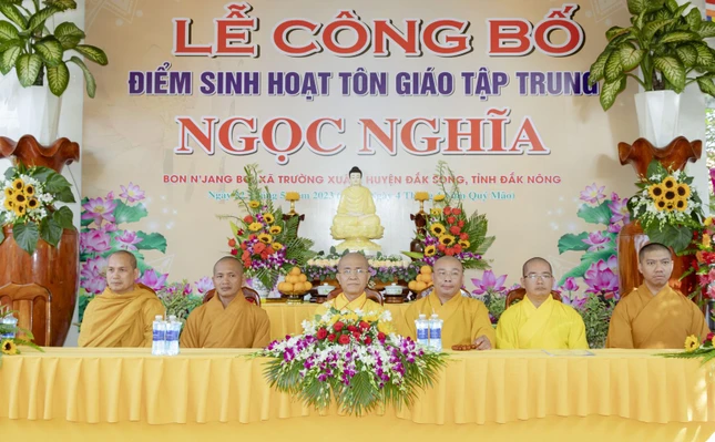 Chư tôn đức chứng minh