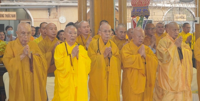 Chư tôn đức giáo phẩm chứng minh