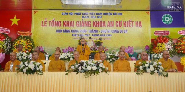 Hòa thượng Thích Thiện Đức ban đạo từ chứng minh