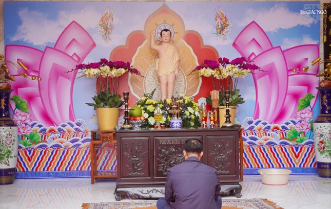 Phật tử lễ Phật