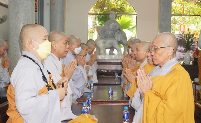 Trang nghiêm thỉnh cầu giáo giới đại Tăng