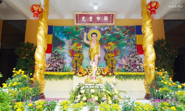 Tôn tượng Phật đản sanh