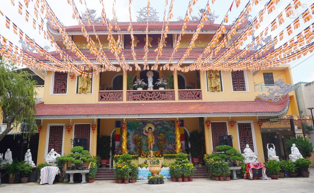 Tại chùa Pháp Bảo