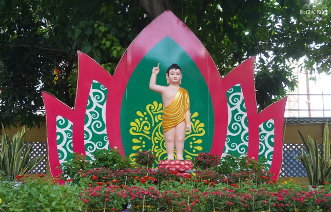 “Thiên thượng thiên hạ, duy ngã độc tôn” tại Linh Sơn Hải Hội