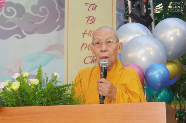 Hòa thượng Thích Thiện Đức cung tuyên Thông điệp Đại lễ Phật đản Phật lịch 2567 của Đức Pháp chủ GHPGVN