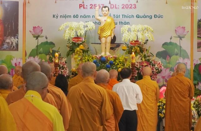 Trang nghiêm khóa lễ