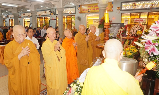 Khóa lễ tụng kinh Khánh đản