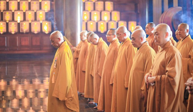 Thành kính tưởng niệm