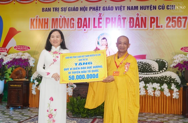 Phật giáo H.Củ Chi trao 50 triệu đồng đến quỹ “Vì biển đảo quê hương - Vì tuyến đầu tổ quốc"