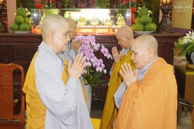 Nhị vị Ni trưởng đối thú tác pháp an cư