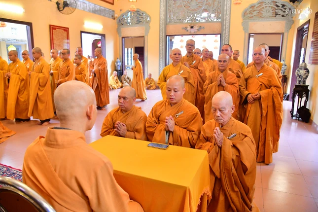 Chư Tăng tác pháp thọ an cư