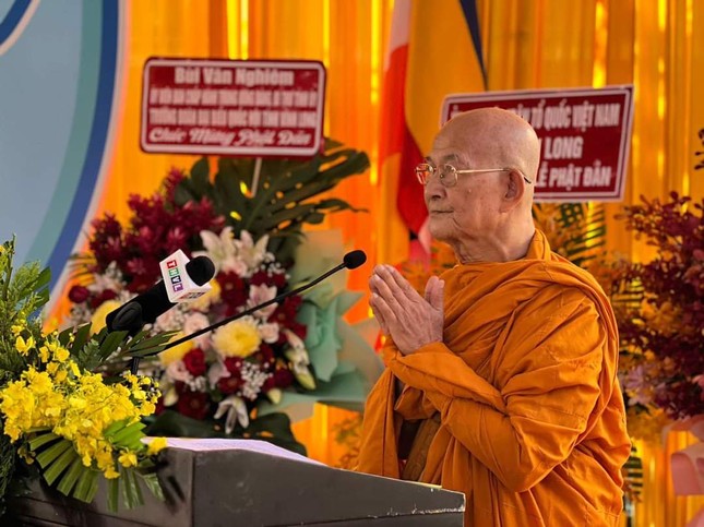 Trưởng lão Hòa thượng Giác Giới cung tuyên Thông điệp Phật đản Phật lịch 2567 của Đức Pháp chủ GHPGVN Trưởng lão Hòa thượng Giác Giới cung tuyên Thông điệp Phật đản Phật lịch 2567 của Đức Pháp chủ GHPGVN