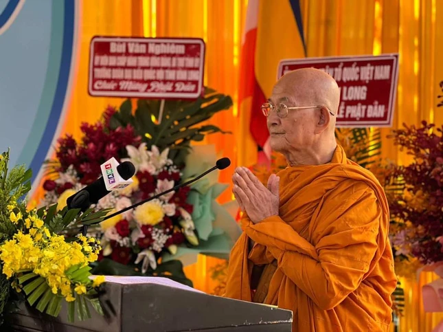 Trưởng lão Hòa thượng Giác Giới cung tuyên Thông điệp Phật đản Phật lịch 2567 của Đức Pháp chủ GHPGVN