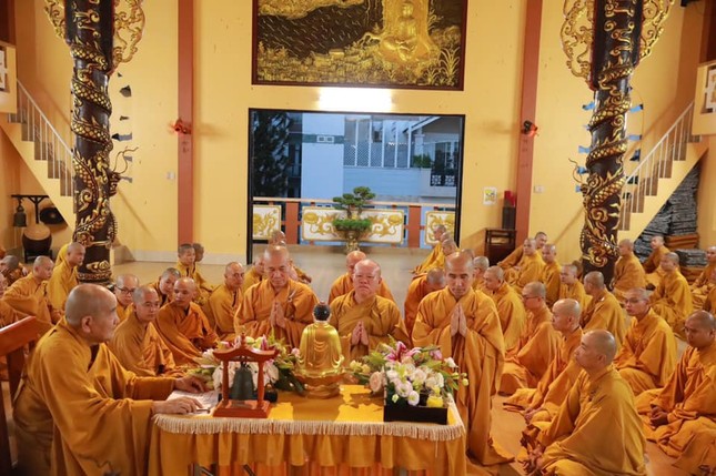 Trang nghiêm khóa lễ tác pháp an cư tại chánh điện Trang nghiêm khóa lễ tác pháp an cư tại chánh điện