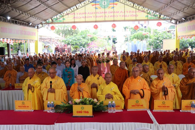 Chư tôn đức chứng minh