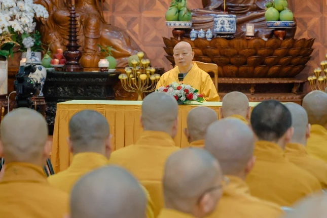 Hòa thượng Thích Lệ Trang thuyết giảng về nghi lễ thiền môn