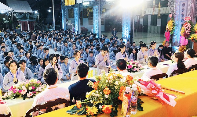 Các em tu sinh dâng lời phát nguyện