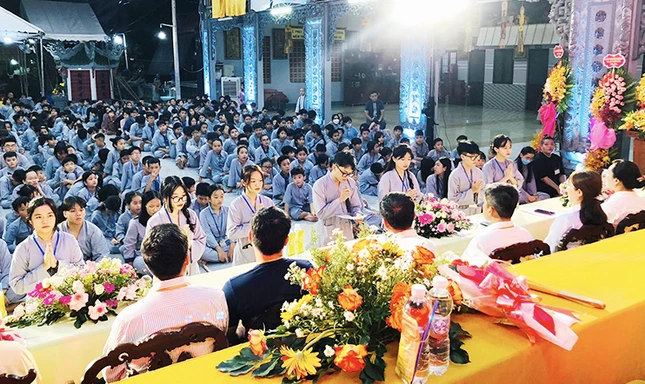 Các em tu sinh dâng lời phát nguyện