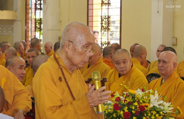 Hòa thượng Thích Tịnh Hạnh, Thành viên Hội đồng Chứng minh, đại diện môn đồ pháp quyến tổ đình Phật Bửu cảm tạ