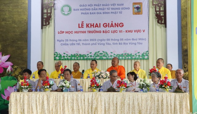 Lễ khai mạc diễn ra tại chùa Liên Trì